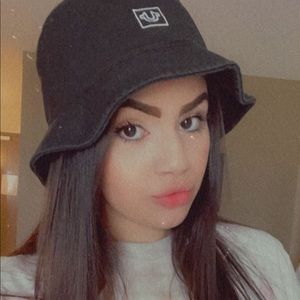 Meet your Posher, Gabriela